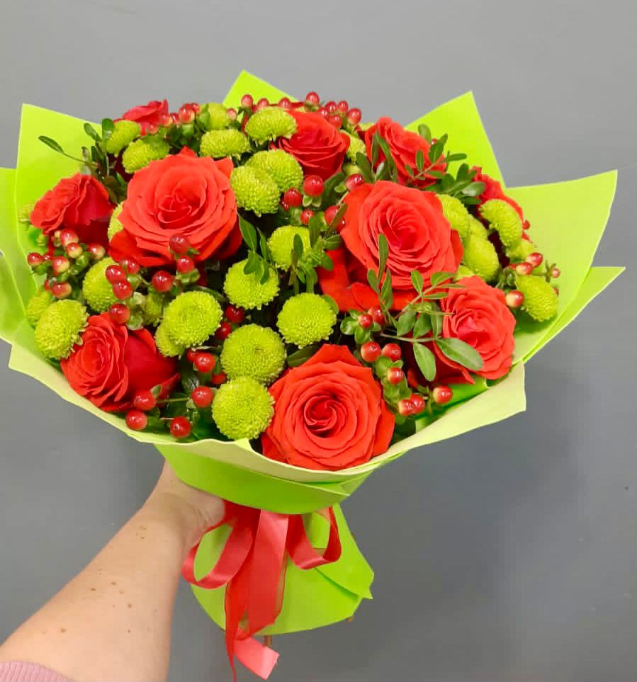 Букет цветов из: Хризантемы и Розы в Великом Новгороде