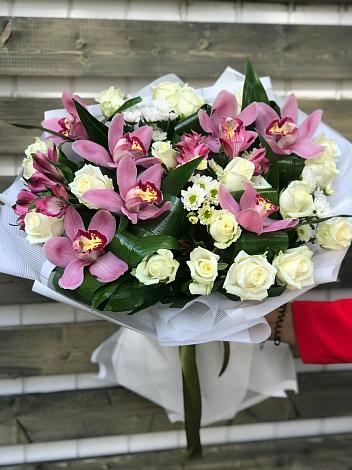 Букет цветов из: Розы и Хризантемы в Великом Новгороде