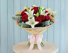 Букет цветов из:  Лилии и Розы в Великом Новгороде