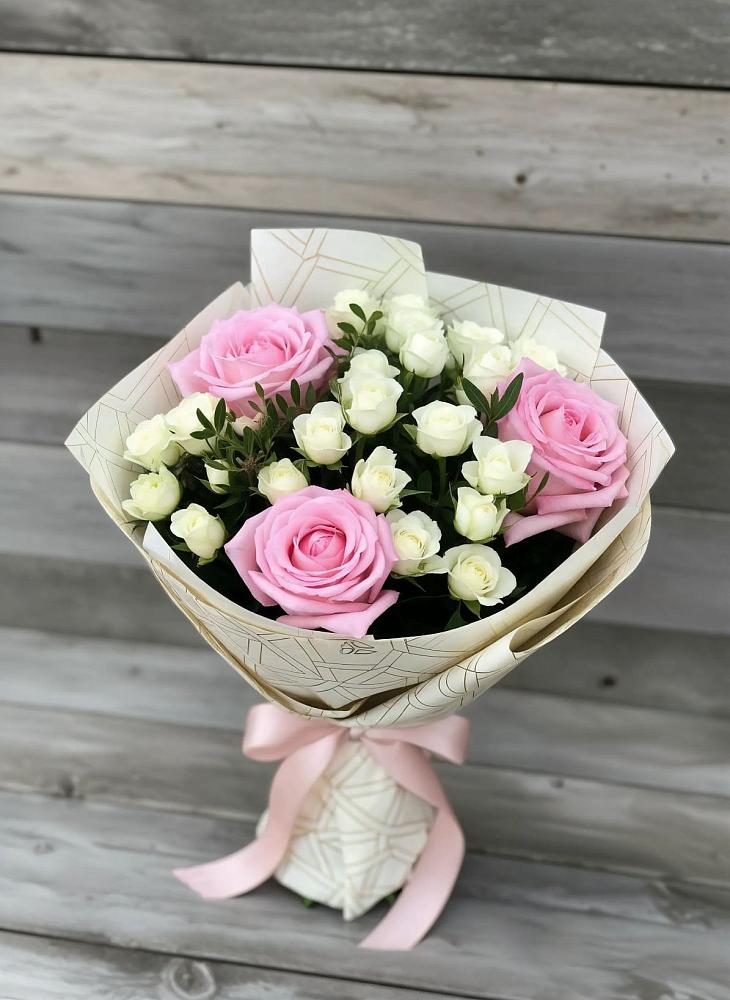 Букет цветов из: Розы в Великом Новгороде