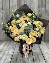 Букет цветов из:  Розы и Лизиантусы в Великом Новгороде