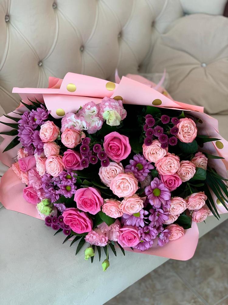 Букет цветов из: Хризантемы, Розы и Лизиантусы в Великом Новгороде