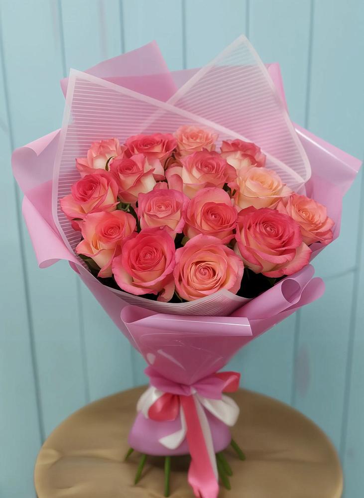 Букет 15 Розовых роз Равель в Великом Новгороде
