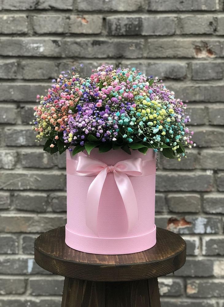 Цветочная композиция из Гипсофила и Розы в шляпной коробке в Великом Новгороде