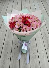 Букет цветов из:  Альстромерии в Великом Новгороде