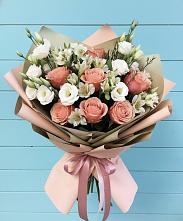 Букет цветов из:  Розы, Альстромерии и Лизиантусы в Великом Новгороде