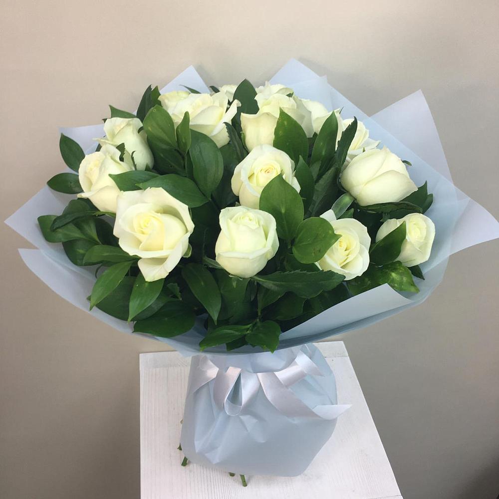 Букет 15 Белых роз Проуд в Великом Новгороде