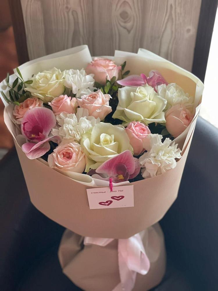 Букет цветов из: Орхидеи, Розы и Гвоздики в Великом Новгороде