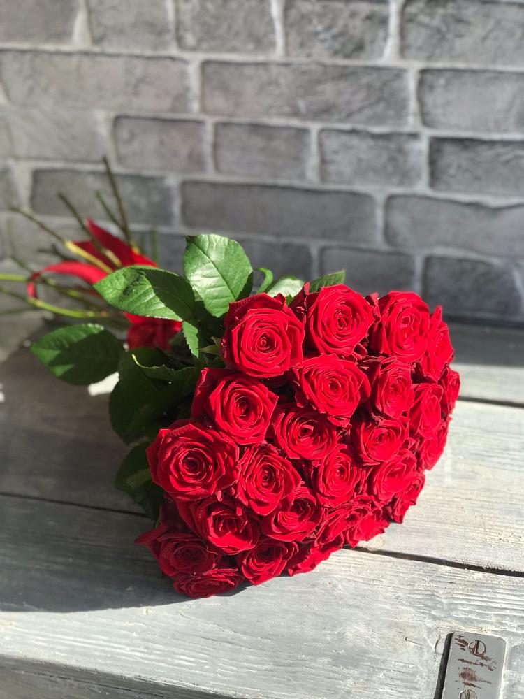 Букет Красные розы Фридом в Великом Новгороде