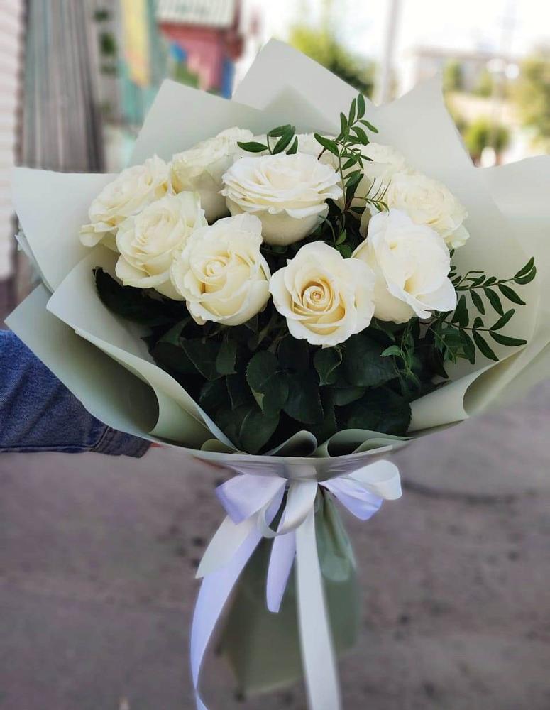 Букет Белые розы Проуд в Великом Новгороде