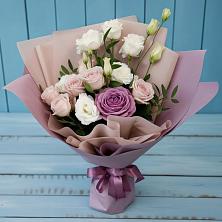 Букет цветов из:  Розы и Лизиантусы в Великом Новгороде