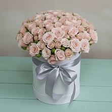 Цветочная композиция из Розы в шляпной коробке в Великом Новгороде