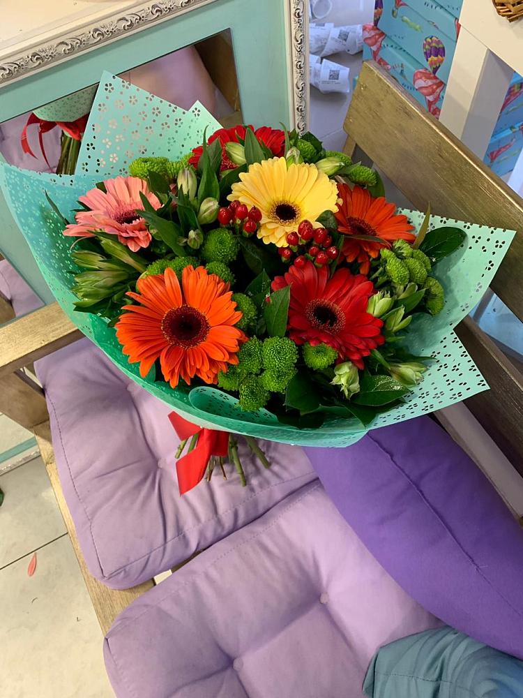 Букет цветов из: Герберы, Хризантемы и Альстромерии в Великом Новгороде