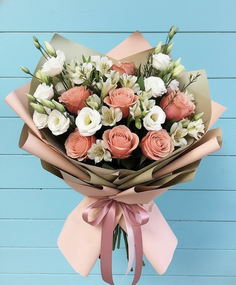 Букет цветов из: Розы, Альстромерии и Лизиантусы в Великом Новгороде
