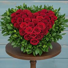 Цветочная композиция из Розы в виде сердца в Великом Новгороде