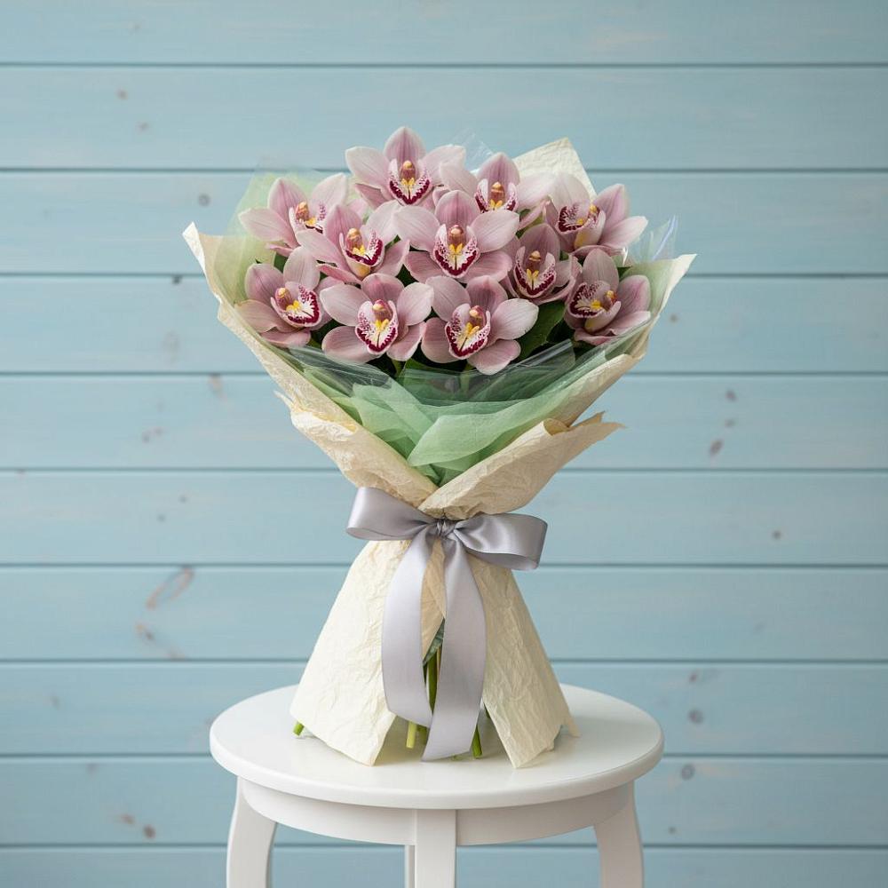 Букет цветов из: Орхидеи и Розы в Великом Новгороде