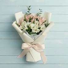 Букет цветов из:  Альстромерии в Великом Новгороде