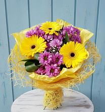 Букет цветов из:  Хризантемы и Герберы в Великом Новгороде