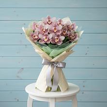 Букет цветов из:  Орхидеи и Розы в Великом Новгороде