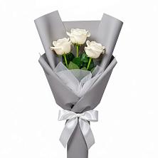Букет 3 белые розы в Великом Новгороде