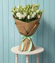 Букет цветов из:  Лизиантусы в Великом Новгороде