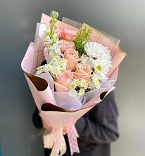 Букет цветов из:  Хризантемы и Розы в Великом Новгороде