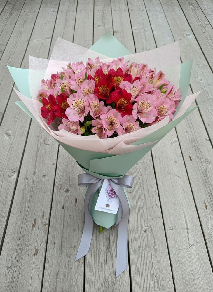 Букет цветов из: Альстромерии в Великом Новгороде