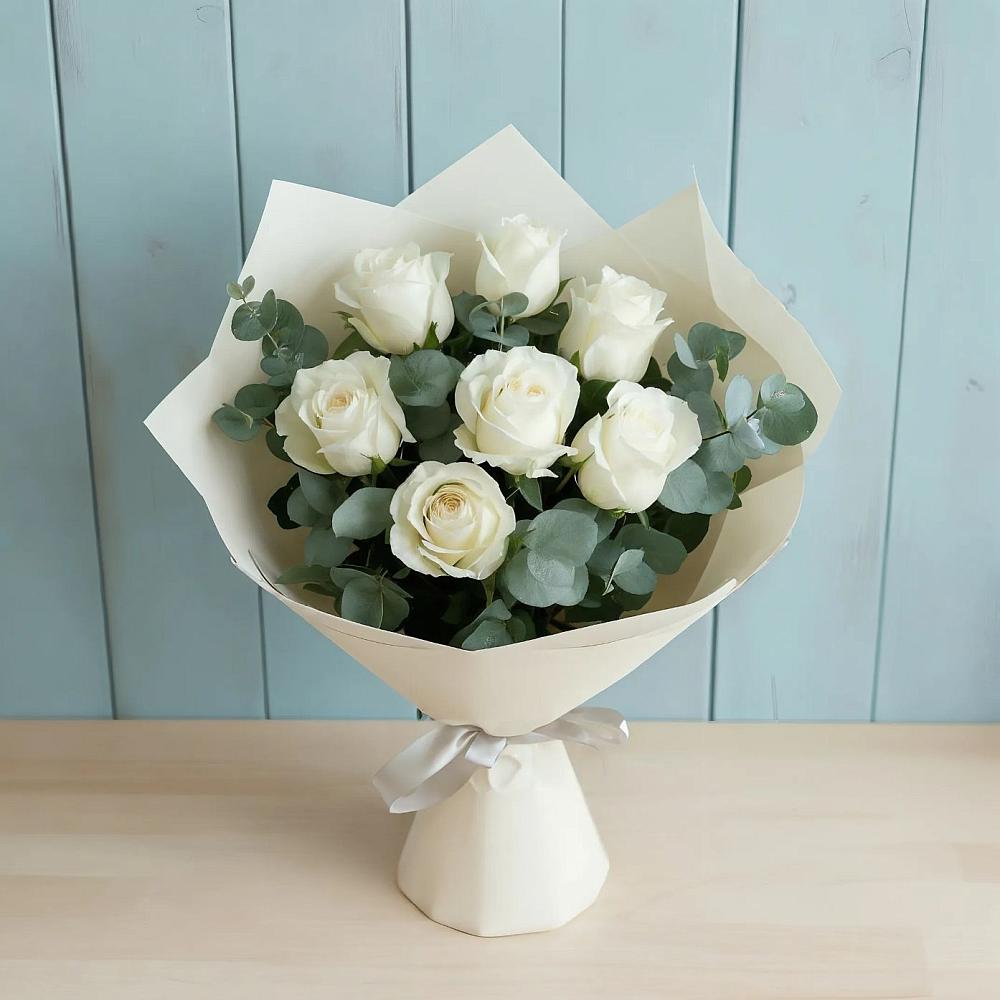 Букет Белые розы в Эвкалипте в Великом Новгороде