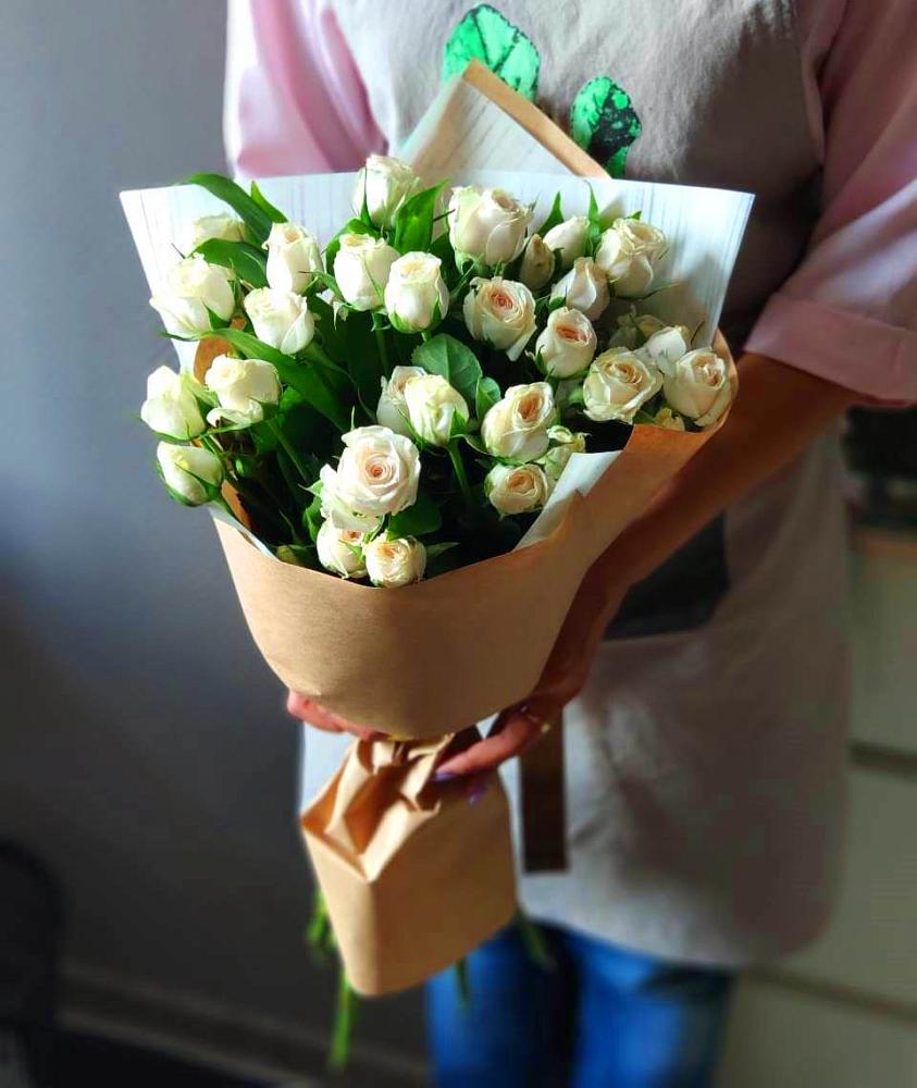 Букет цветов из: Розы в Великом Новгороде