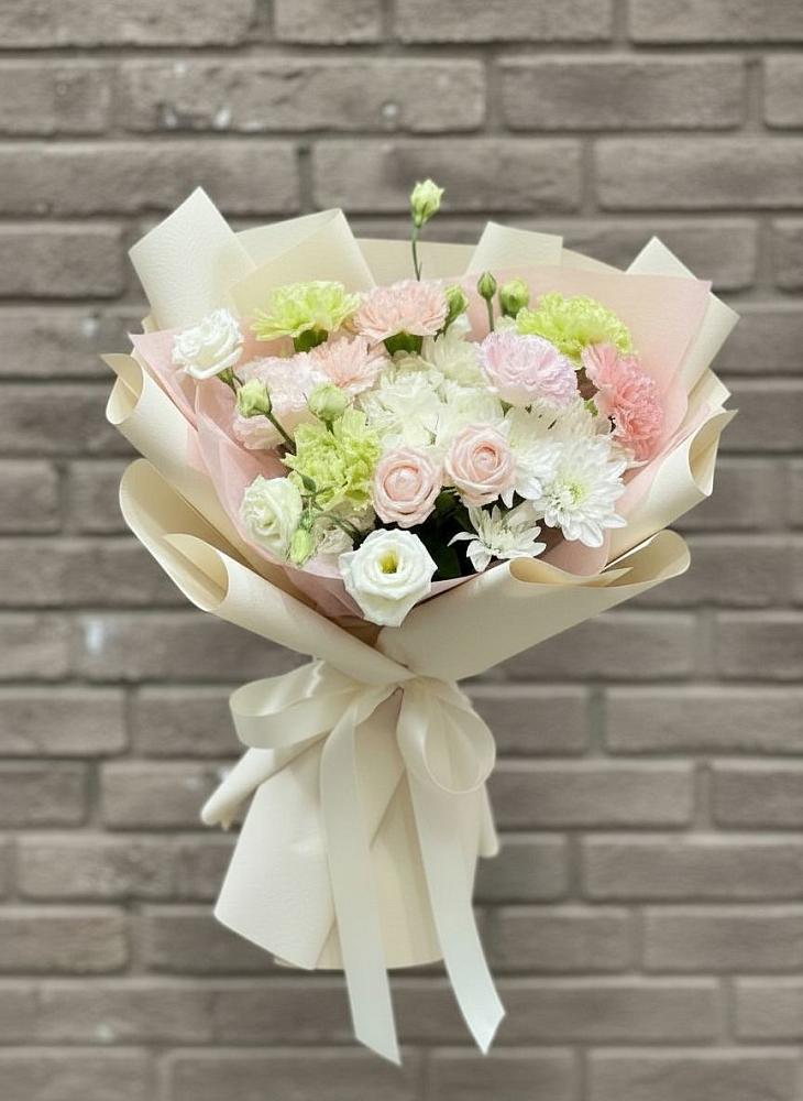 Букет цветов из: Гвоздики, Розы, Лизиантусы и Хризантемы в Великом Новгороде