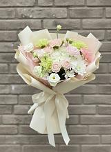 Букет цветов из:  Гвоздики, Розы, Лизиантусы и Хризантемы в Великом Новгороде