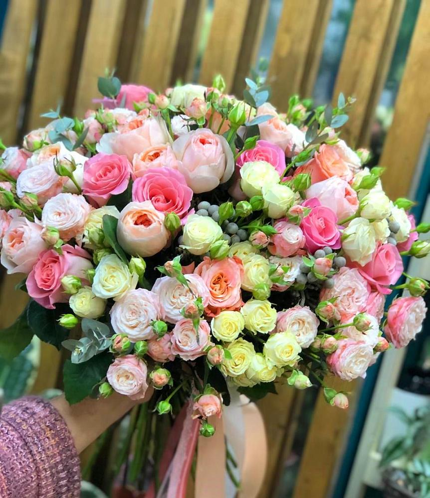 Букет цветов из: Розы в Великом Новгороде