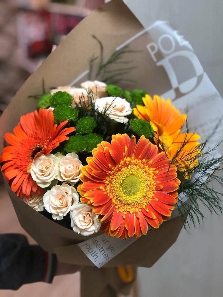 Букет цветов из: Герберы, Хризантемы и Розы в Великом Новгороде