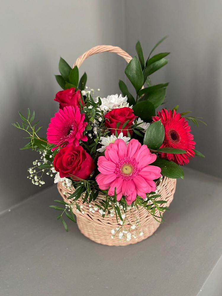Цветочная композиция из Розы, Хризантемы и Герберы в корзине в Великом Новгороде