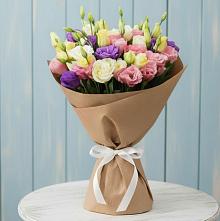 Букет цветов из:  Лизиантусы в Великом Новгороде