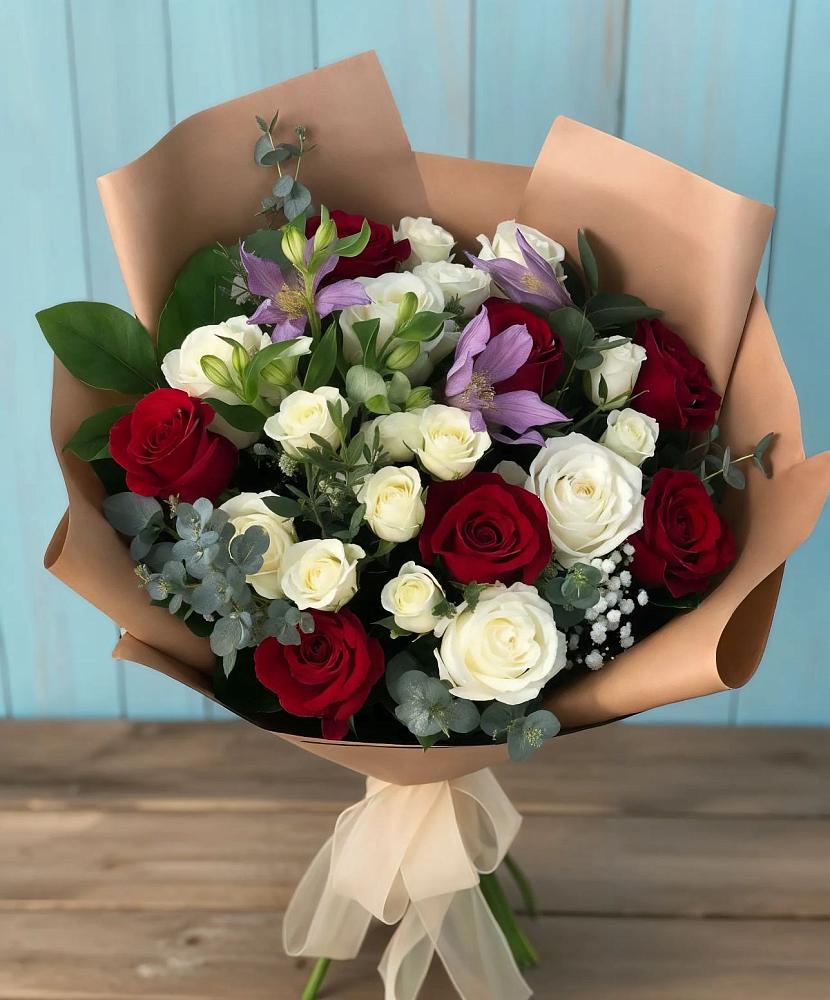 Букет цветов из: Розы и Альстромерии в Великом Новгороде