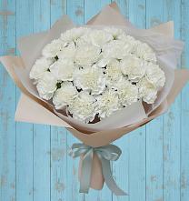 Букет цветов из:  Гвоздики в Великом Новгороде