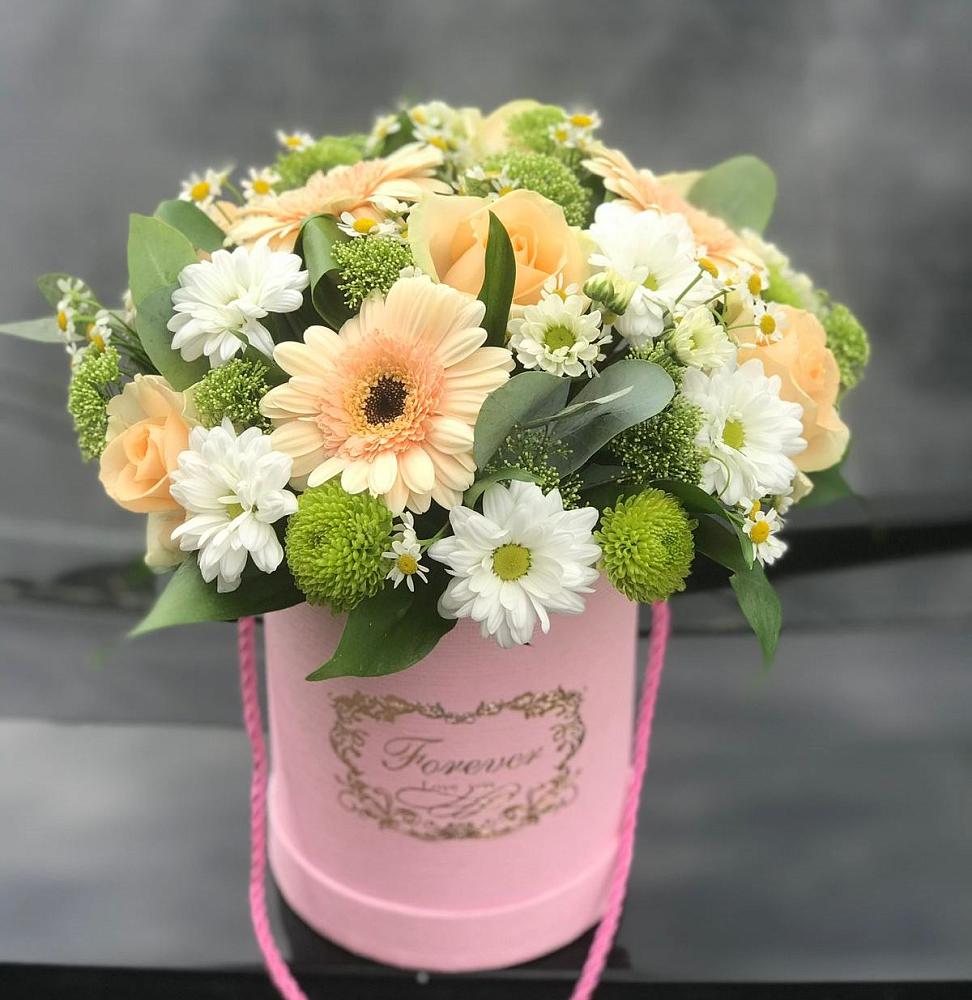 Цветочная композиция из Розы, Герберы и Хризантемы в шляпной коробке в Великом Новгороде