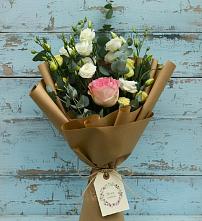 Букет цветов из:  Розы и Лизиантусы в Великом Новгороде