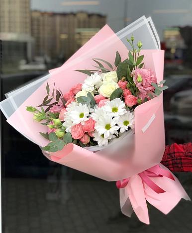 Букет цветов из: Розы, Лизиантусы и Хризантемы в Великом Новгороде