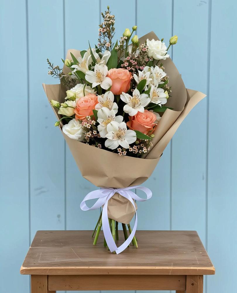 Букет цветов из: Альстромерии, Лизиантусы, Розы и Хризантемы в Великом Новгороде