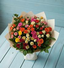 Букет Микс из разноцветных кустовых роз в Великом Новгороде