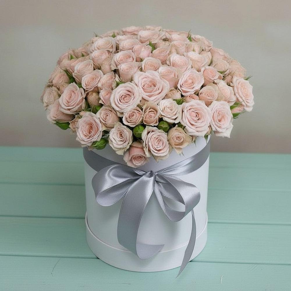 Цветочная композиция из Розы в шляпной коробке в Великом Новгороде